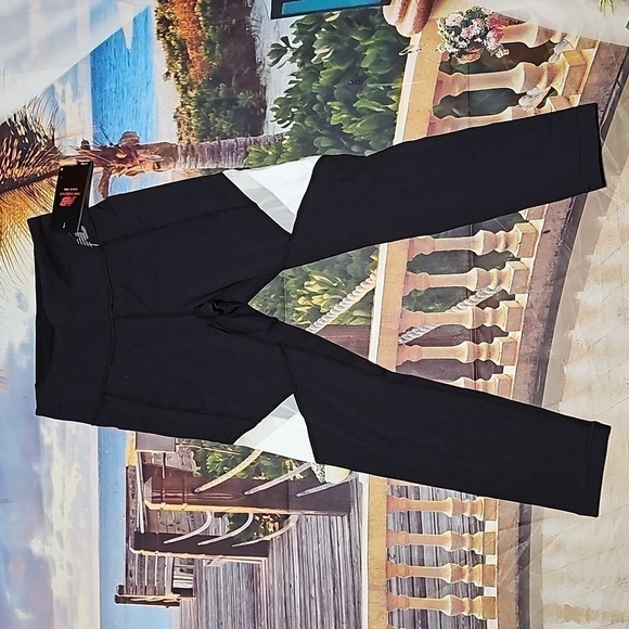 New Balance Black High‎ Rise Crop Leggings NWT - Picture 1 of 6